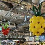 Ananas und Erdbeere aus Luftballons