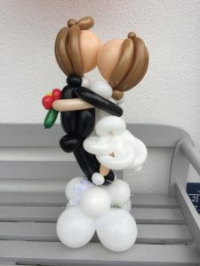 Hochzeitspaar aus Luftballons