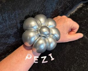 Ein Ballon Blume für das Handgelenk