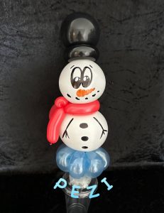 Schneemann mit roten Schal lustig und süß