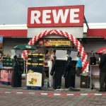 Rewe mit Eingansdeko