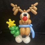 Ballontiere Elch und Christbaum aus Luftballon - Ballonkünstler München